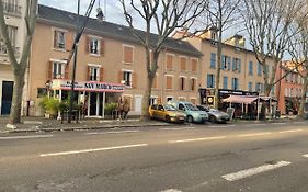 Studio Proche De Paris, Versailles Et La Defense